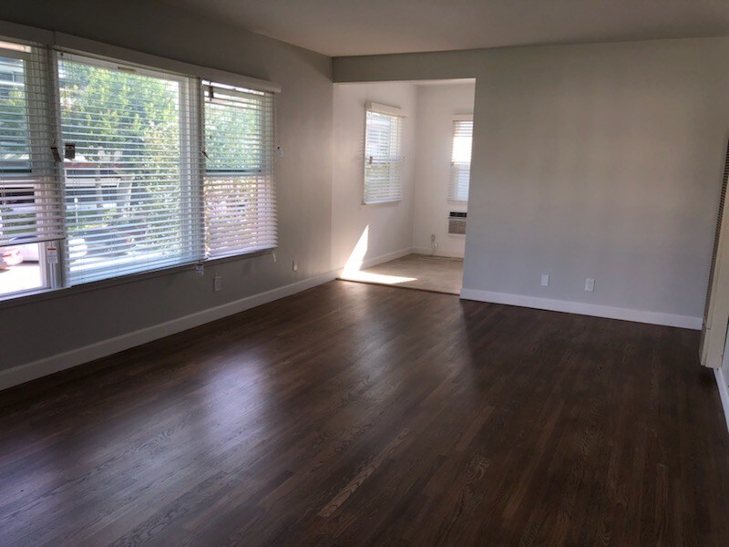 Living Room - 4439 Lakeside Dr