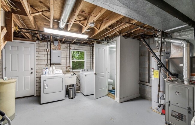 Building Photo - 3811 Edgepark Dr