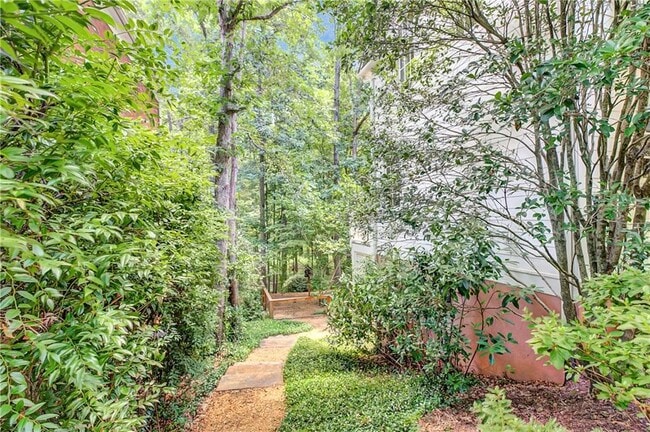 Building Photo - 9043 Selborne Ln