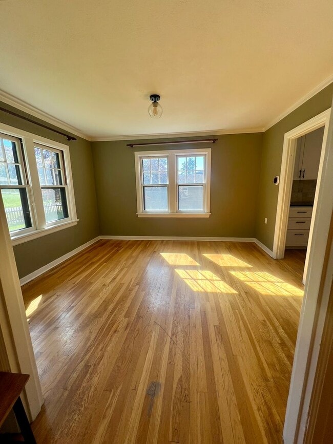 Building Photo - 4 Bedroom, 3.5 Bathroom Home - Located near Sky Lakes and Oregon Tech!