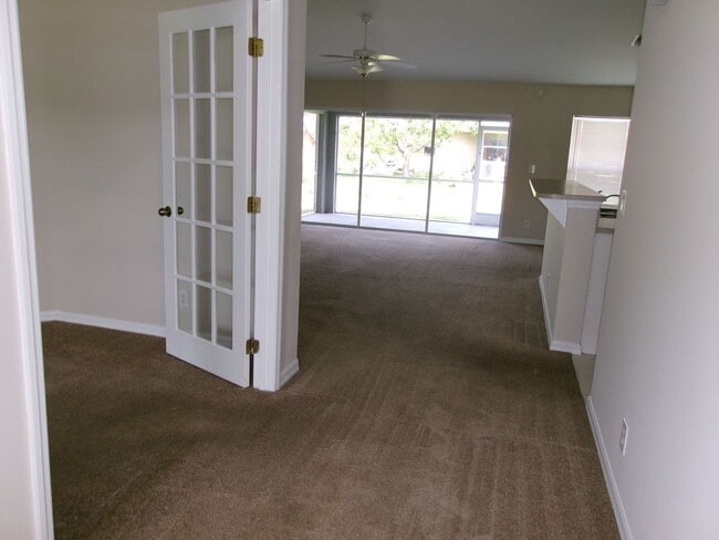 Building Photo - Convenient 3/2/2 to Pine Island and Del Prado