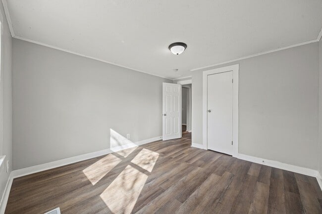 Building Photo - Freshly painted 3-bed, 2-bath home in the firestone are of Gastonia!