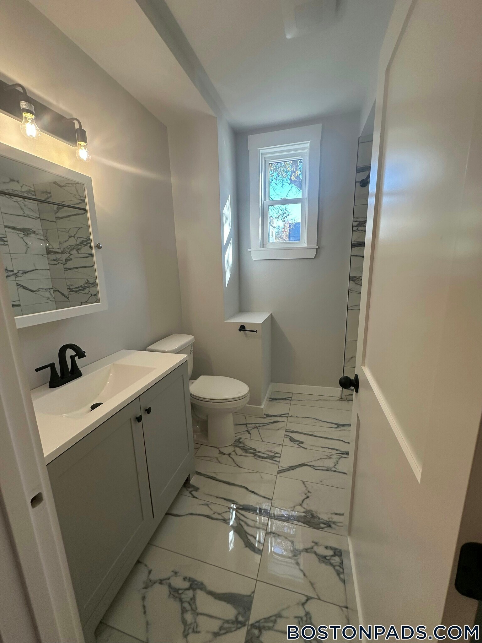 Building Photo - 118 Marginal St