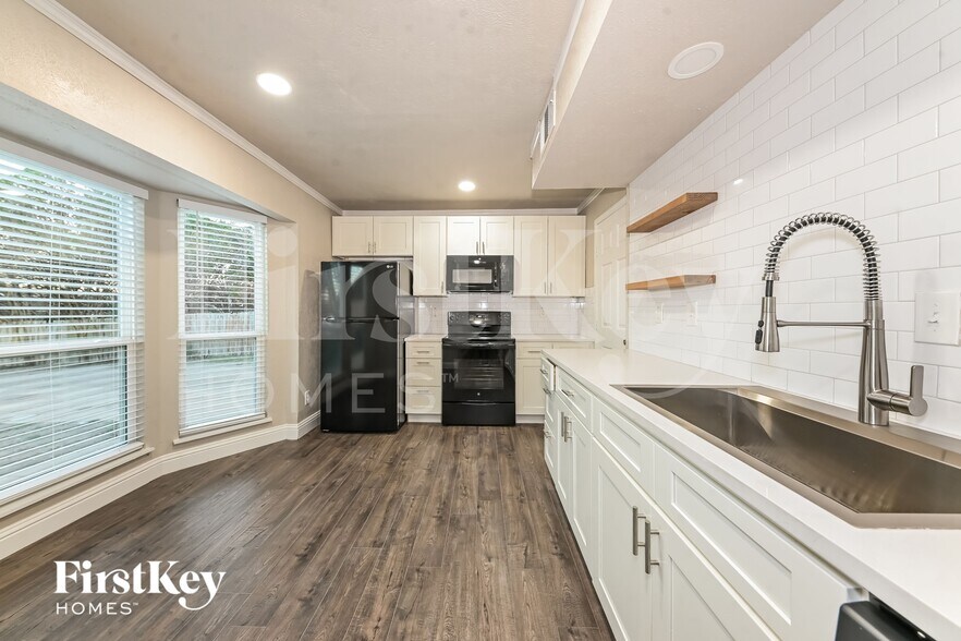 Building Photo - 2023 Godiva St