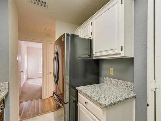 Building Photo - 3607L W Northgate Dr