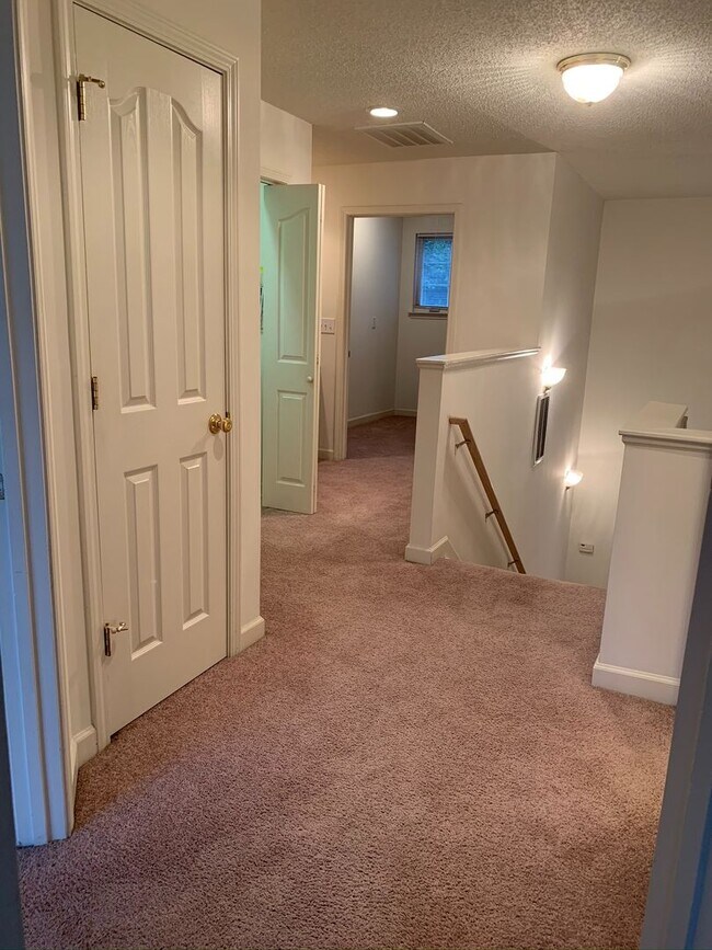 Building Photo - 179 Clusters Cir