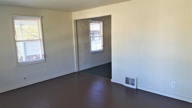 Building Photo - Perfect 2 Bedroom/ 2 Bathroom Shadle area Home!