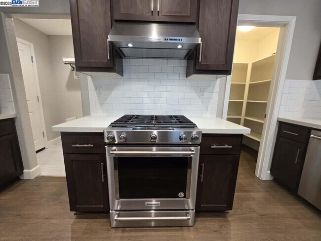 Building Photo - 8553 Waveside Wy