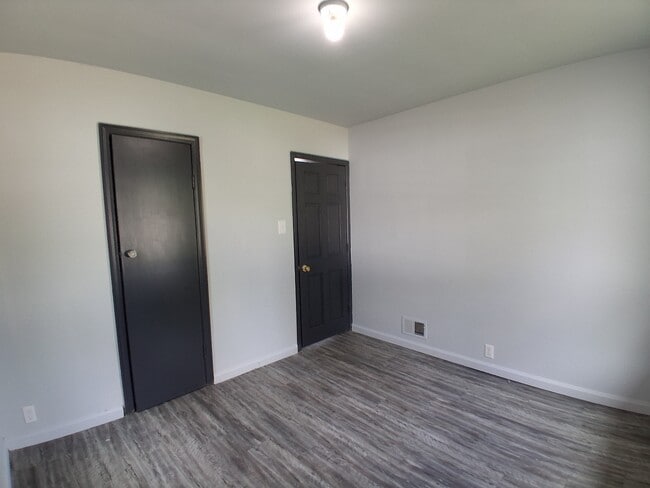 Building Photo - 1497 Fairchild-E