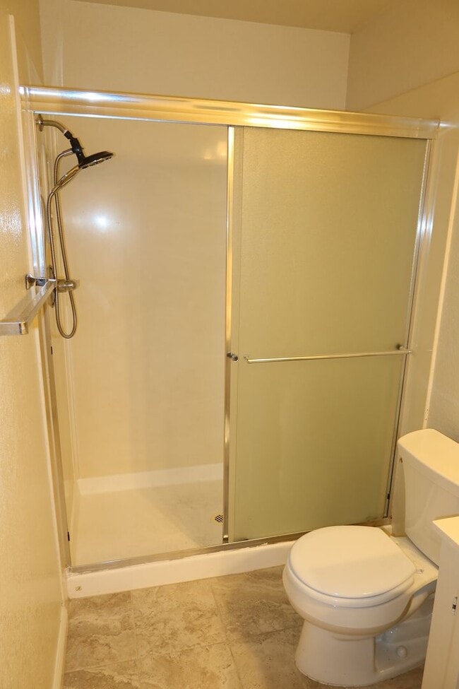 Building Photo - 3 Bedrooms, 2 Baths Half-plex in Greenhaven