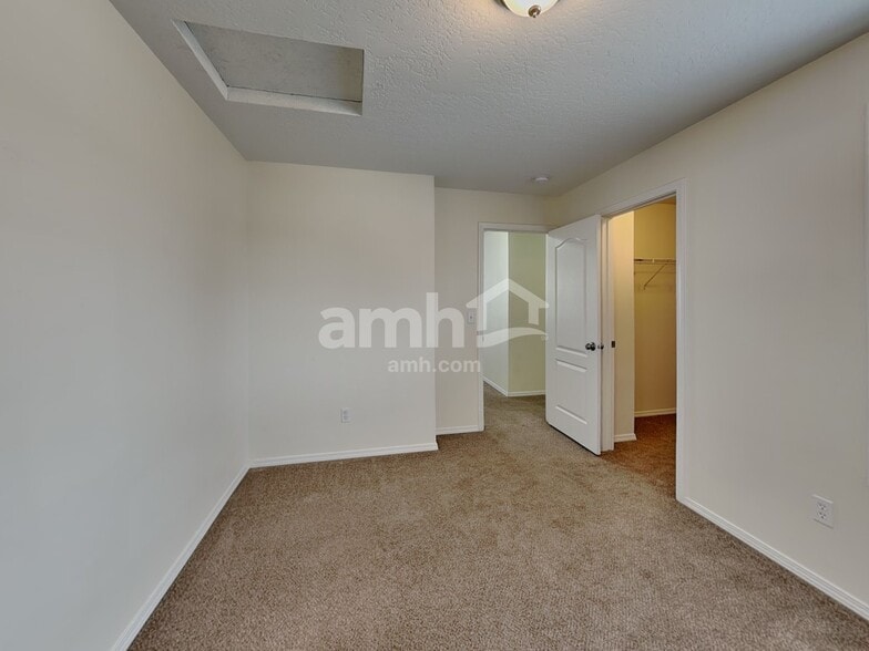 Building Photo - 9551 W Portola Dr