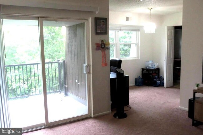 Building Photo - 424 Meadowview Ln