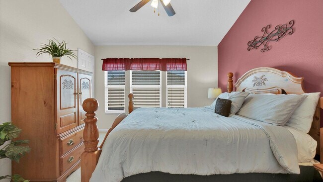 Building Photo - 2326 Silver Palm Dr