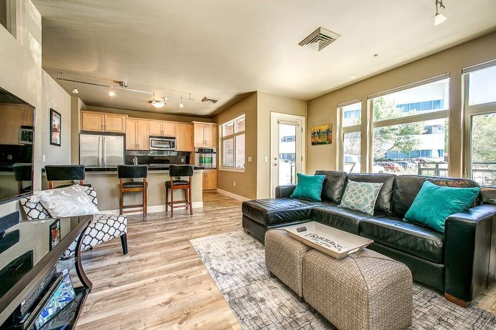 Building Photo - 406 S 13th St