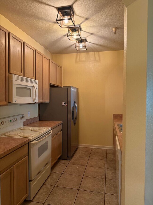 Building Photo - Lovely condo for Rent