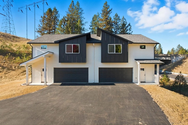 Building Photo - Stylish New Duplex with Scenic Surroundings