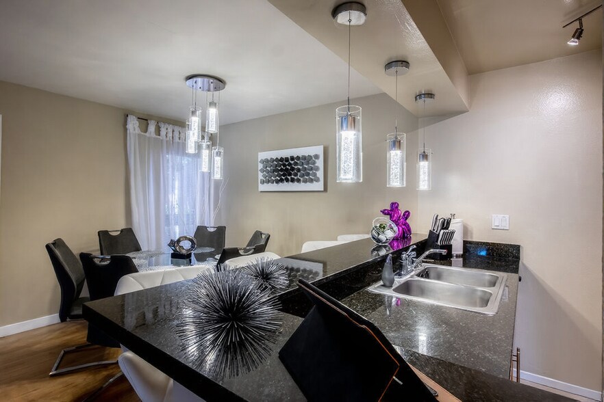 Building Photo - 18350 Hatteras St