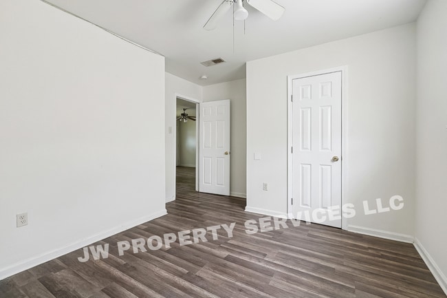 Building Photo - 204 Wilker Neal Ave