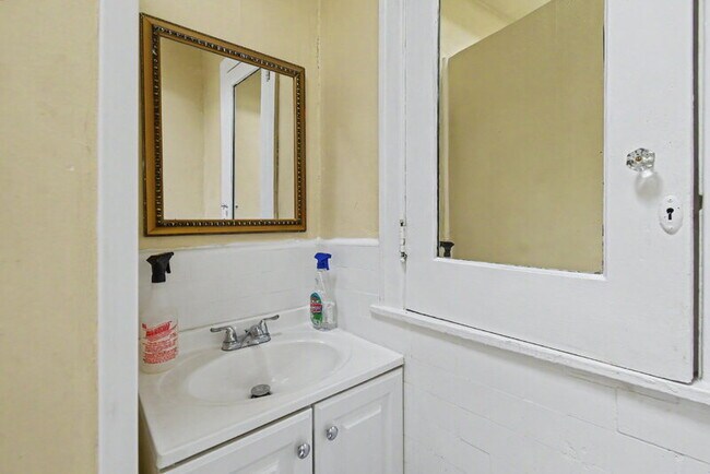 Building Photo - 5335 Willows Ave