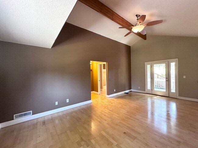 Building Photo - Gorgeous 3 Bed 2 Bath w/ Brand New Deck Patio Home in Cedar Hills! MOVE IN SPECIAL!