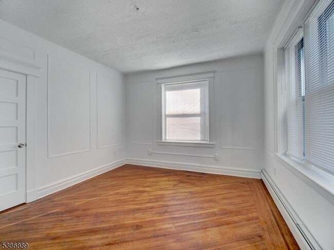 Building Photo - 347 Park Ave