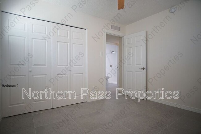 Building Photo - 4573 Bobolink Way