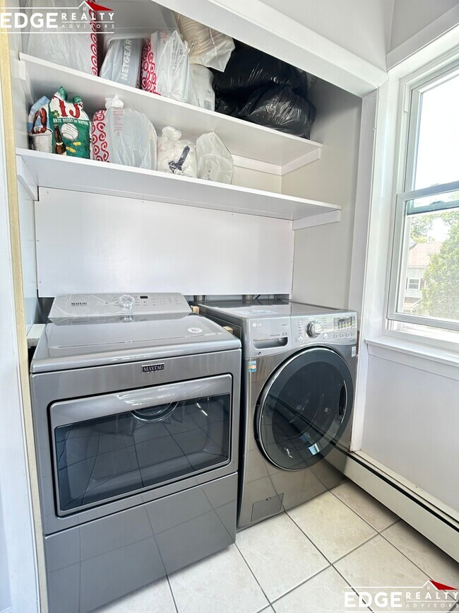 Building Photo - 283 Market St