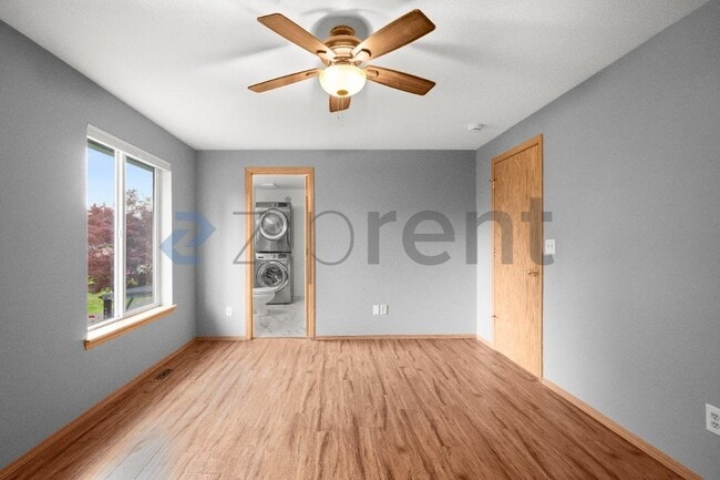 Building Photo - Unit