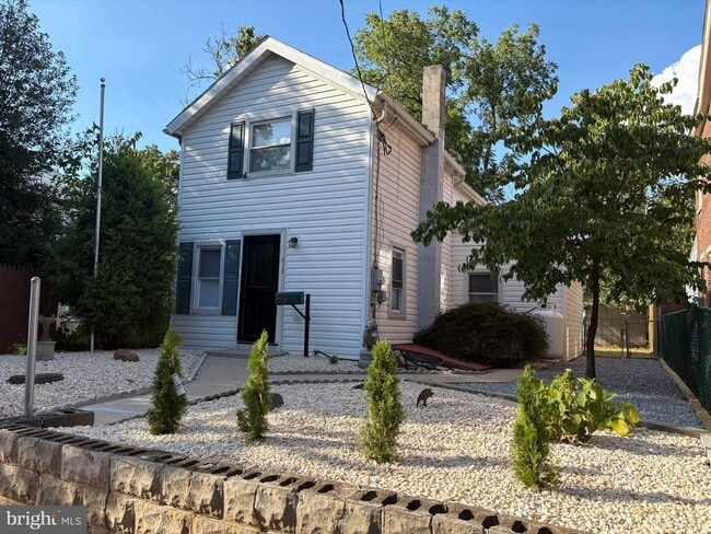 Building Photo - 419 Walnut St