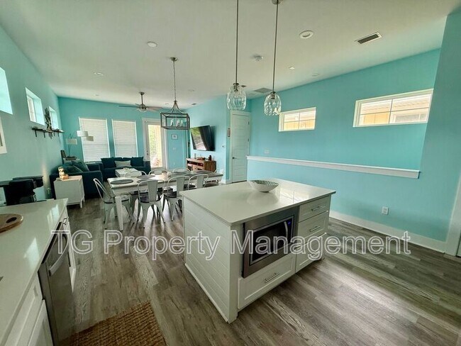 Building Photo - 514 2nd St S