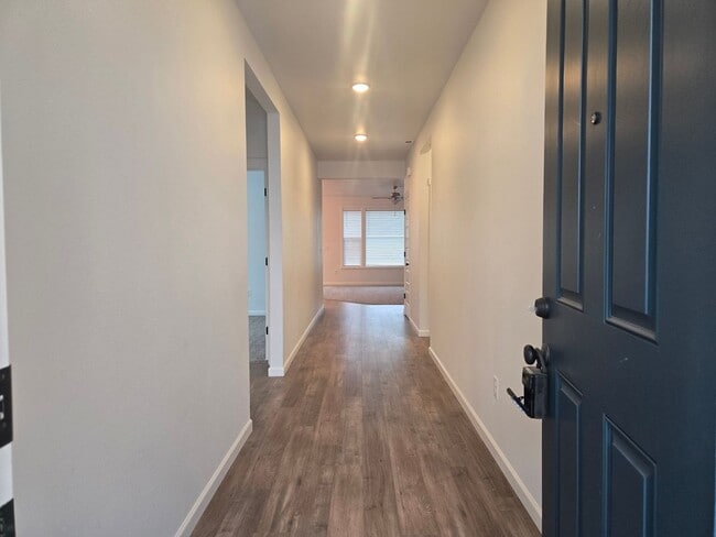 Building Photo - 3 bed/2 bath in the up and coming West Richland area