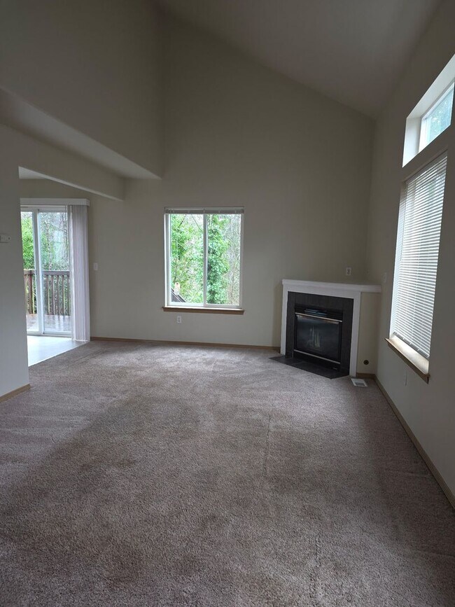 Building Photo - Fabulous 3 bedroom home