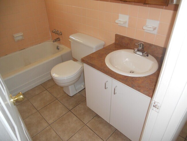 Building Photo - 1262 Essex Rd