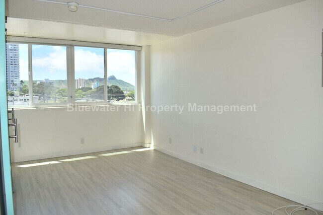 Building Photo - University Villa 1/1/1 (Conveniently Located)