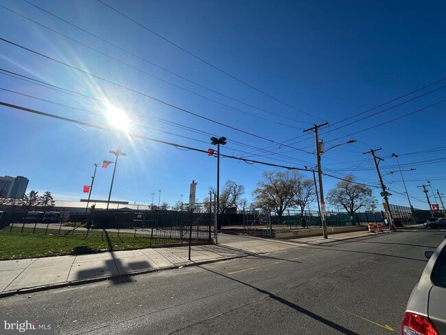 Building Photo - 1429 W Norris St