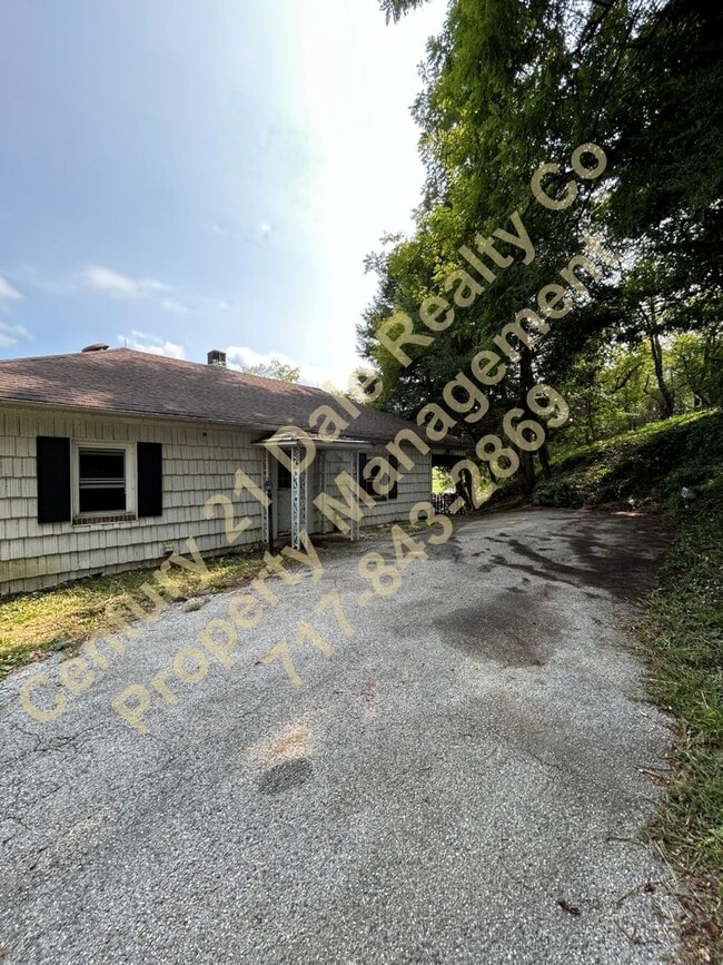 Building Photo - 2 Bedroom home in South Eastern School District with a Large Yard