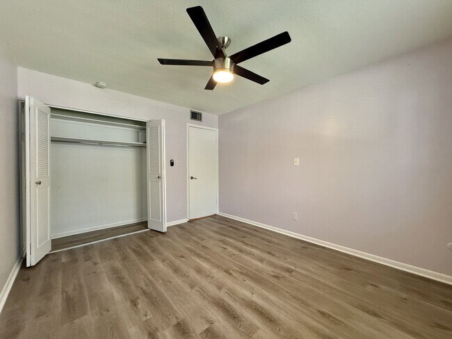 Building Photo - 4607 W Fig St