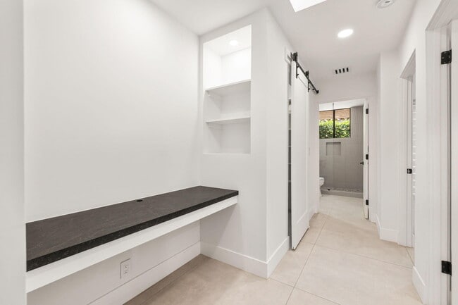 Building Photo - 21 Dartmouth Dr