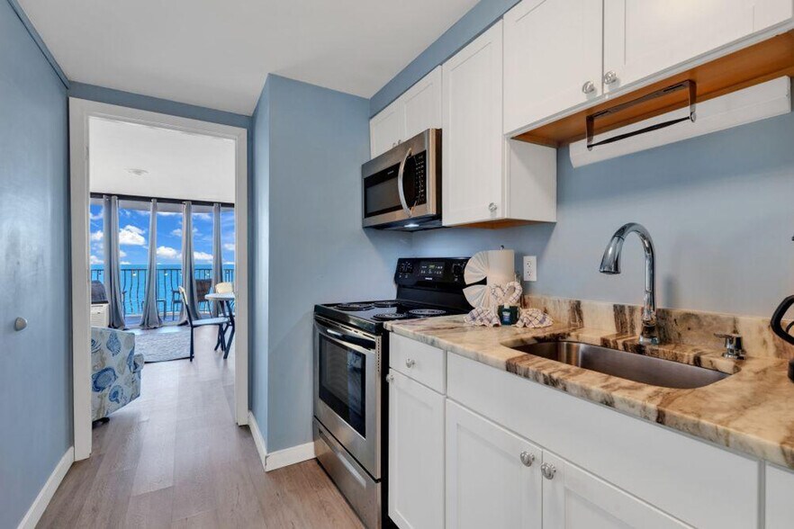 Building Photo - 2406 N Ocean Blvd