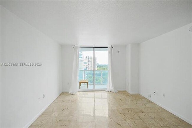 Building Photo - 2101 Brickell Ave
