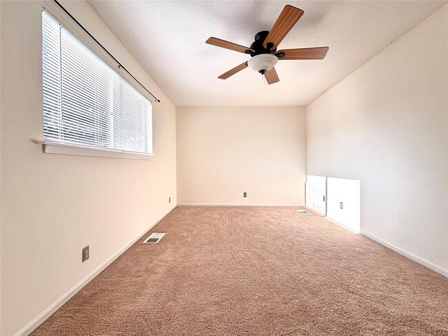 Building Photo - 7407 Shadow Hill Dr