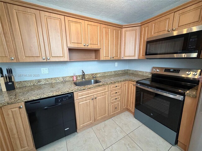 Building Photo - 9491 Evergreen Pl