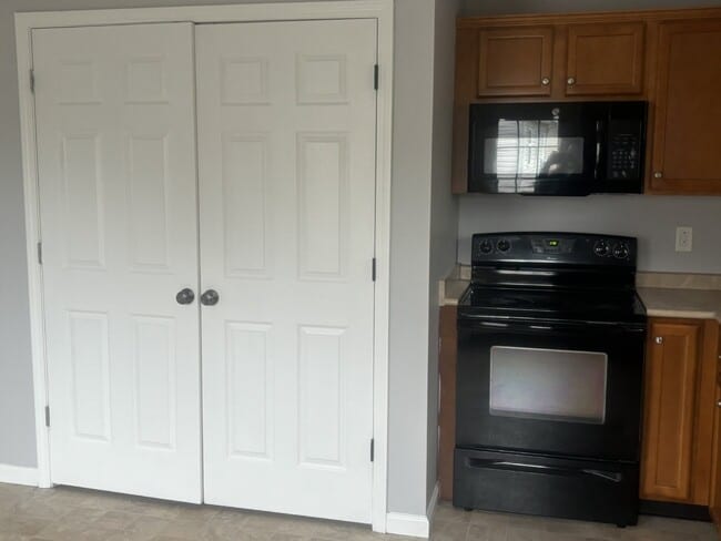 Building Photo - 471 Lafayette Rd