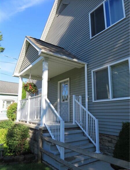 Building Photo - 145 Caledonia St