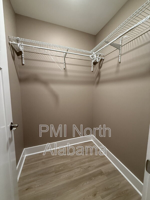 Building Photo - 401 Morring Rd