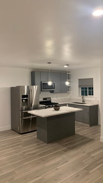 Building Photo - 413 N Macneil St