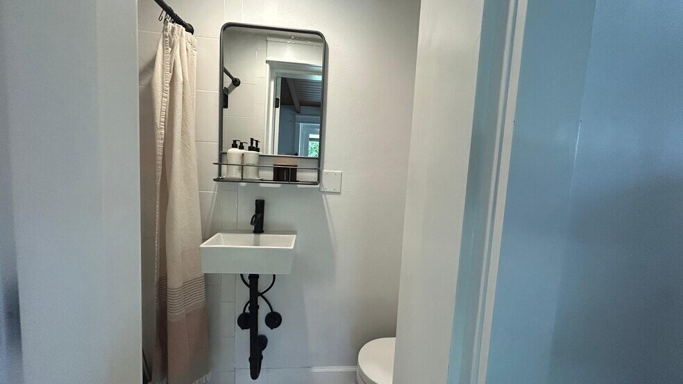 Building Photo - 6790 SW 18th St