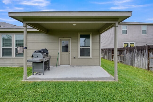 Building Photo - 16435 Big Hickory Dr