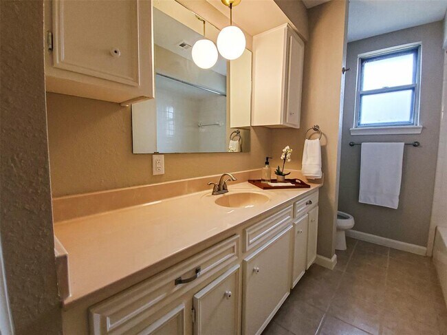 Building Photo - 28903 Twisted Oak Dr