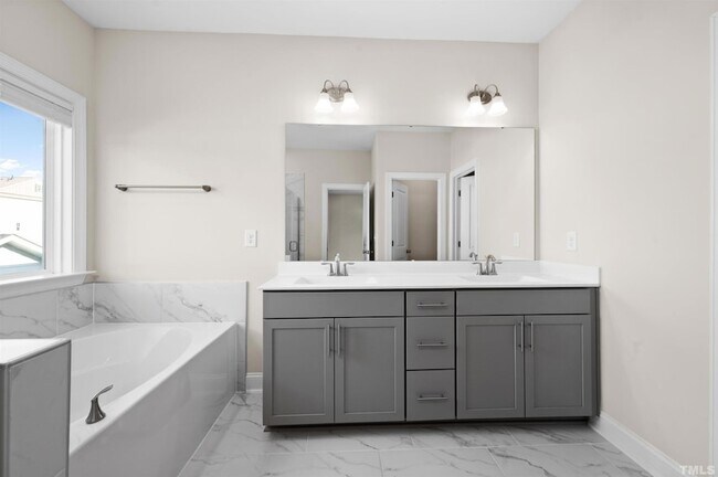 Building Photo - 2917 Early Planting Ave